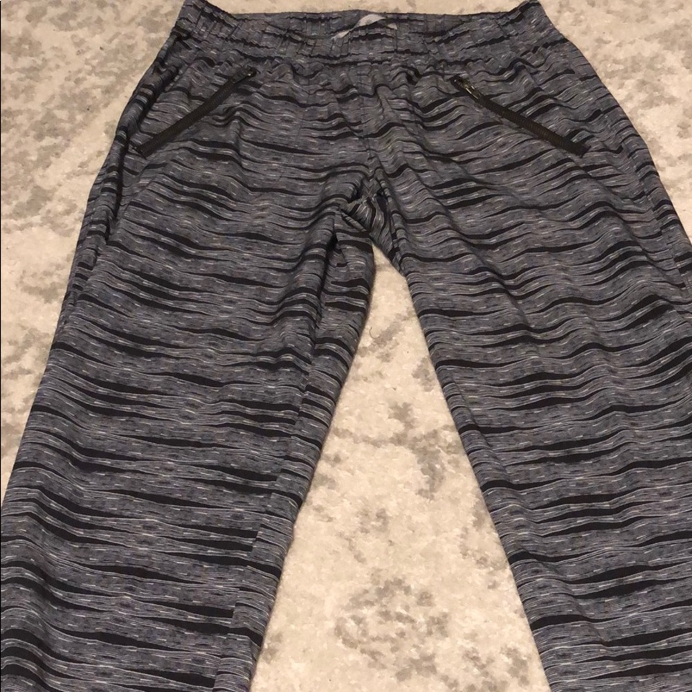 Athleta Ariel pants size 6 black and white - Picture 3 of 8